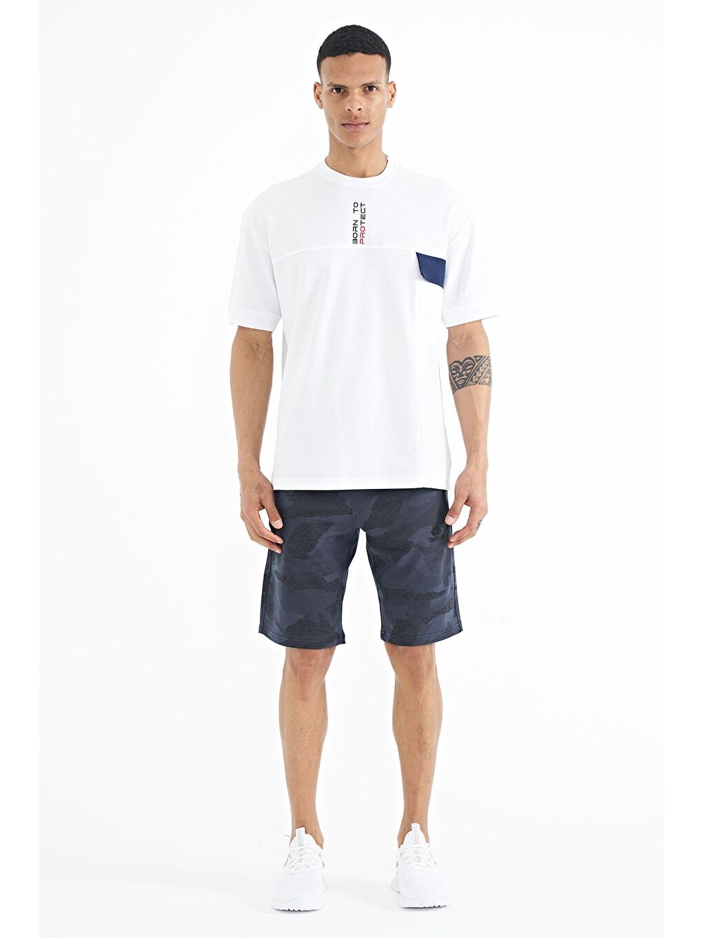 Beyaz Gizli Cep Detaylı Baskılı Oversize Erkek Tişört - 88244-1