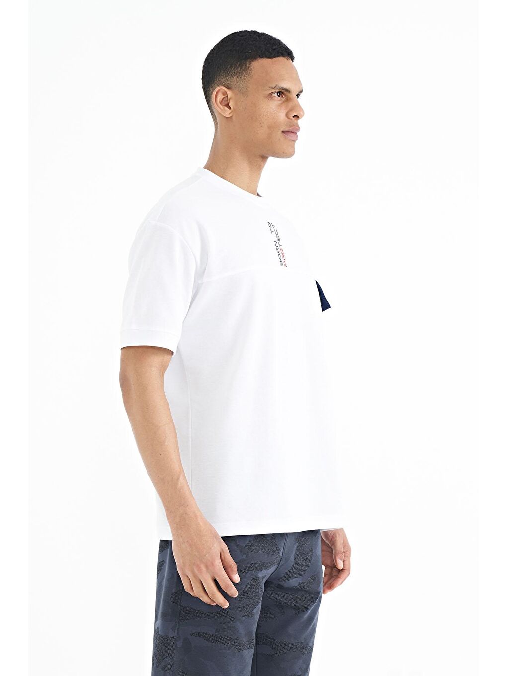 Beyaz Gizli Cep Detaylı Baskılı Oversize Erkek Tişört - 88244-4