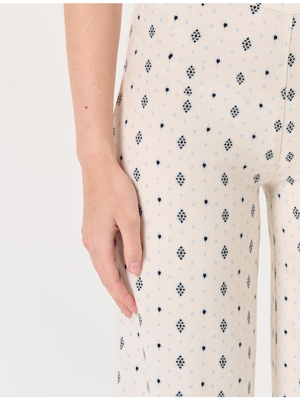 Ekru Bol Paça Yüksek Bel Etnik Desenli Pantolon-1