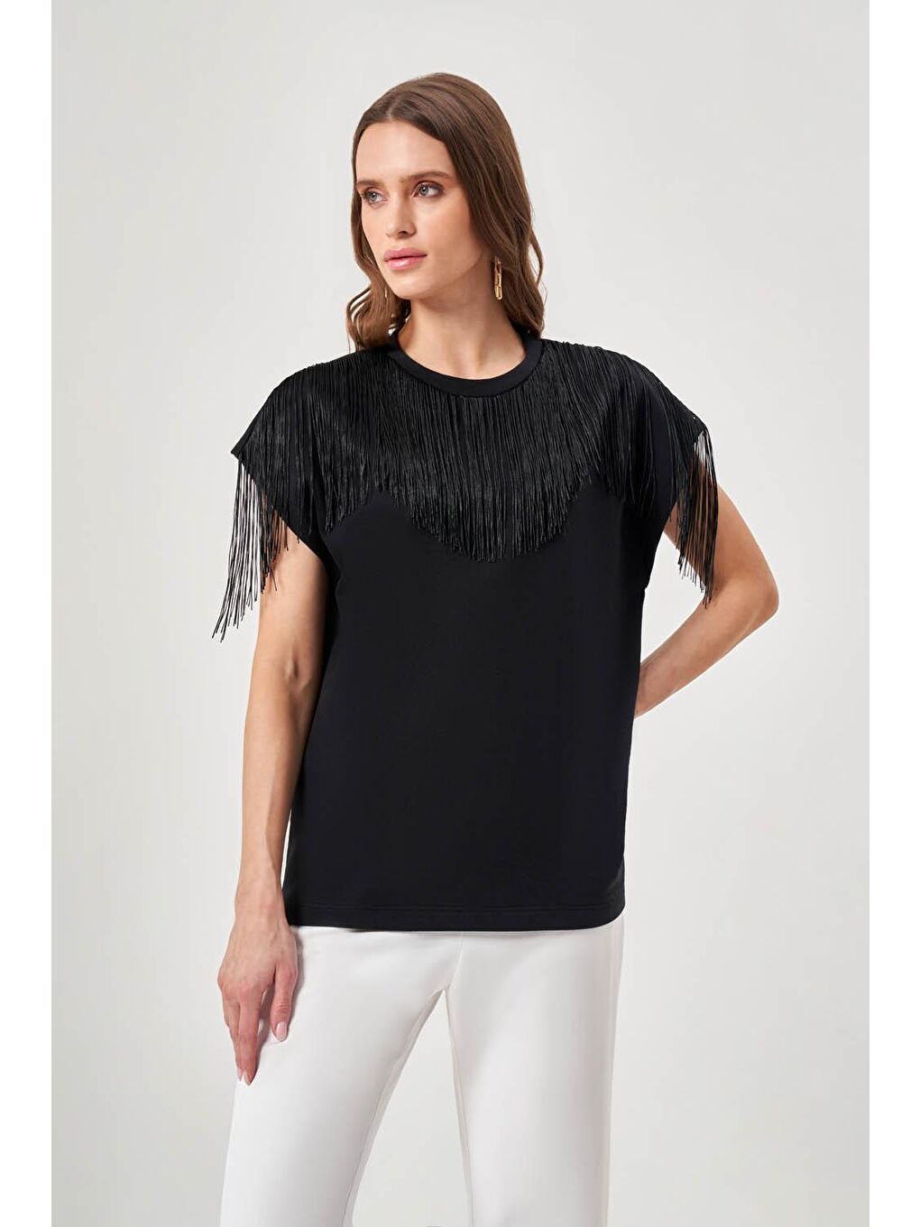 Püsküllü Siyah Bluz-2