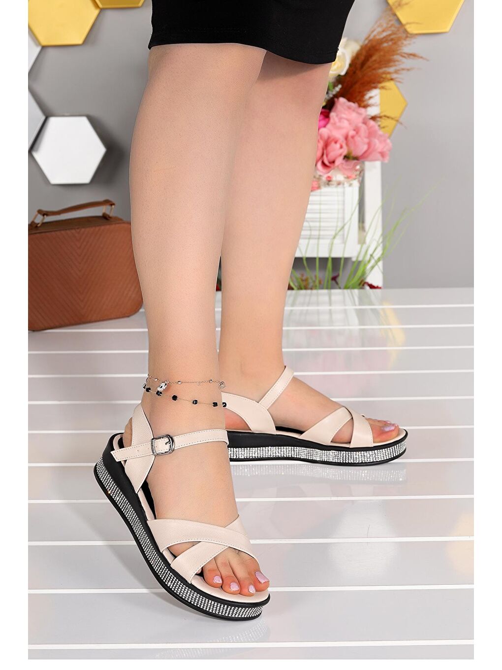 Ekru P13 Cilt Günlük Taşlı Kadın Sandalet