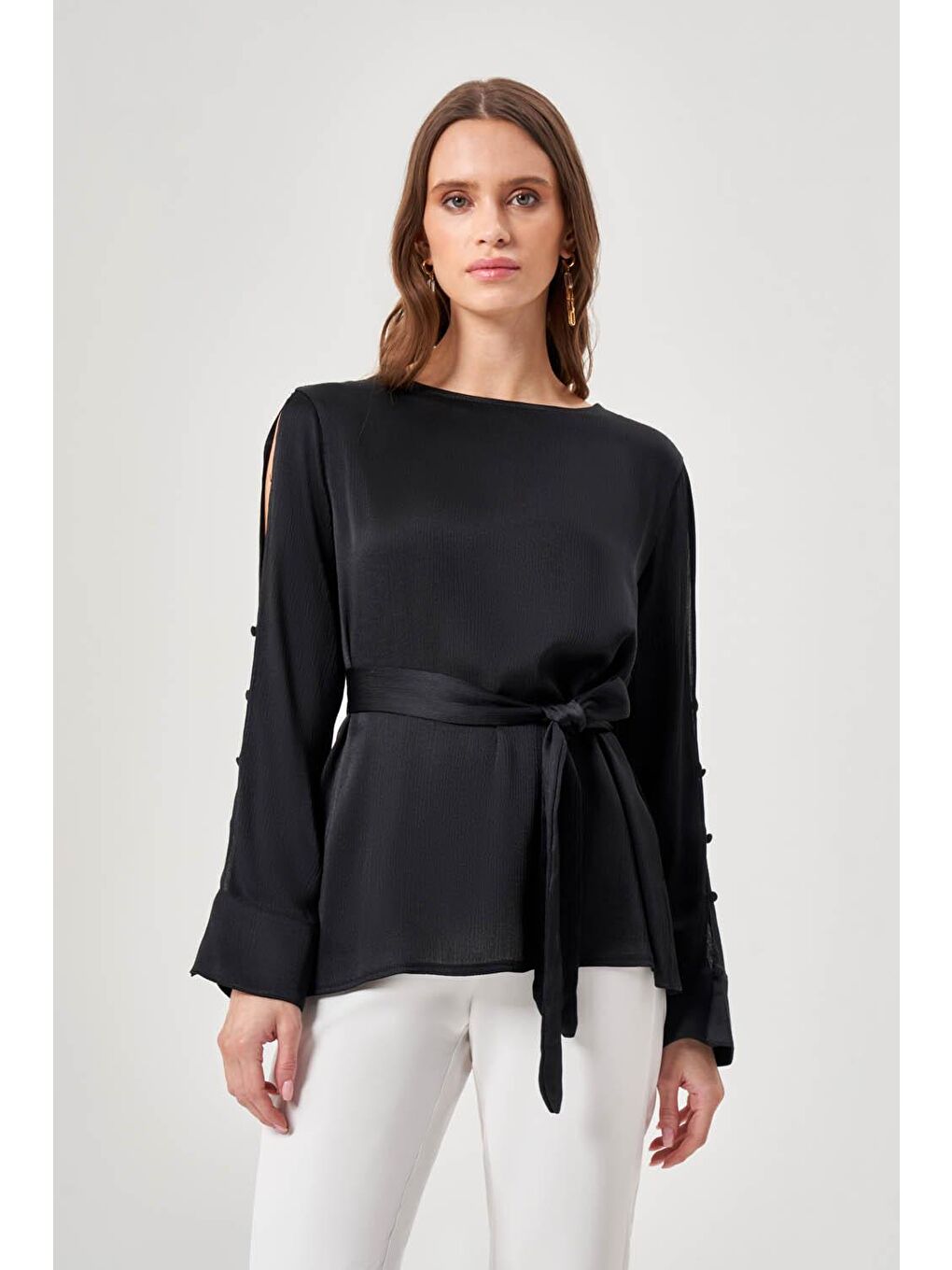 Kolu Detaylı Uzun Siyah Bluz-1