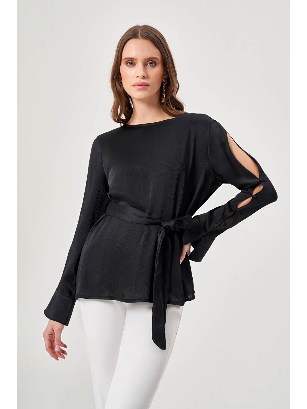 Kolu Detaylı Uzun Siyah Bluz-2