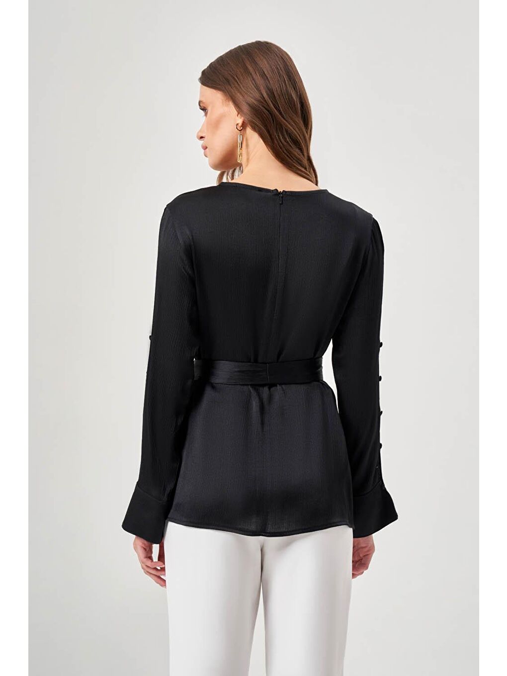 Kolu Detaylı Uzun Siyah Bluz-4