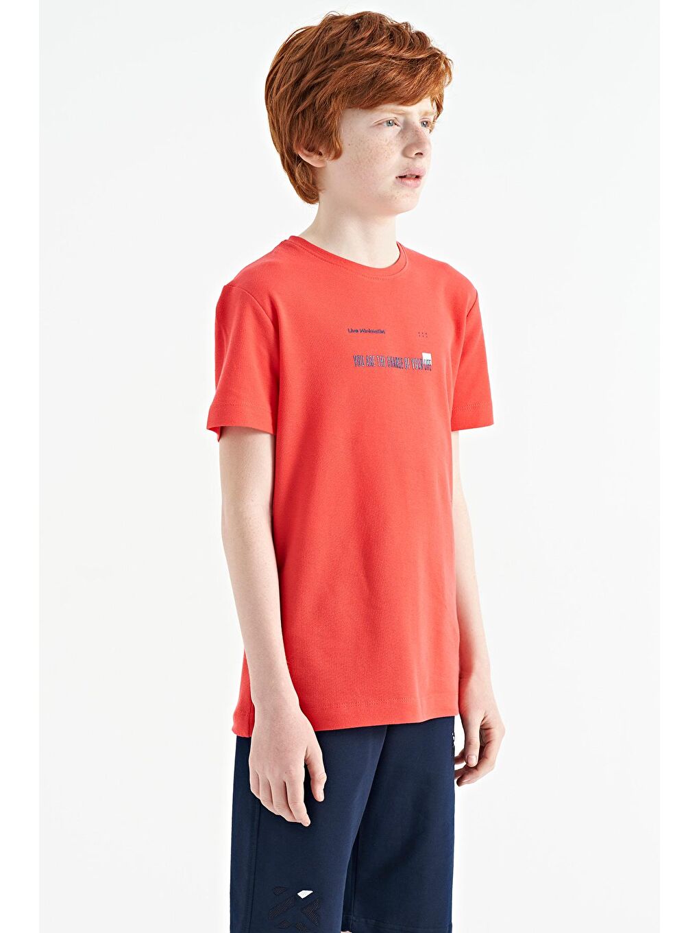 TOMMYLIFE Açık Kırmızı Coral Baskı Detaylı O Yaka Standart Kalıp Erkek  Çocuk T-Shirt - 11117 - 2