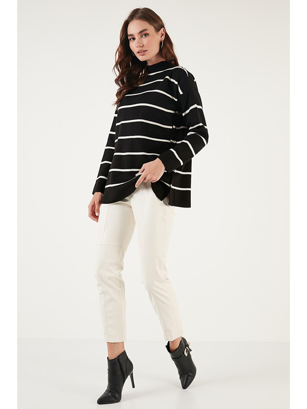 Bej Çizgili Dik Yaka Oversize Triko Kazak 4615197