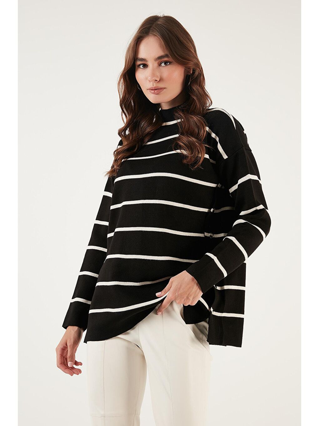 Bej Çizgili Dik Yaka Oversize Triko Kazak 4615197-2