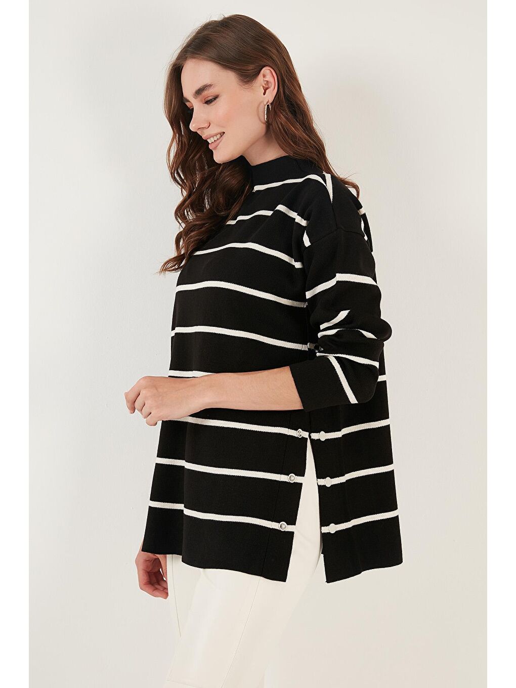 Bej Çizgili Dik Yaka Oversize Triko Kazak 4615197-3