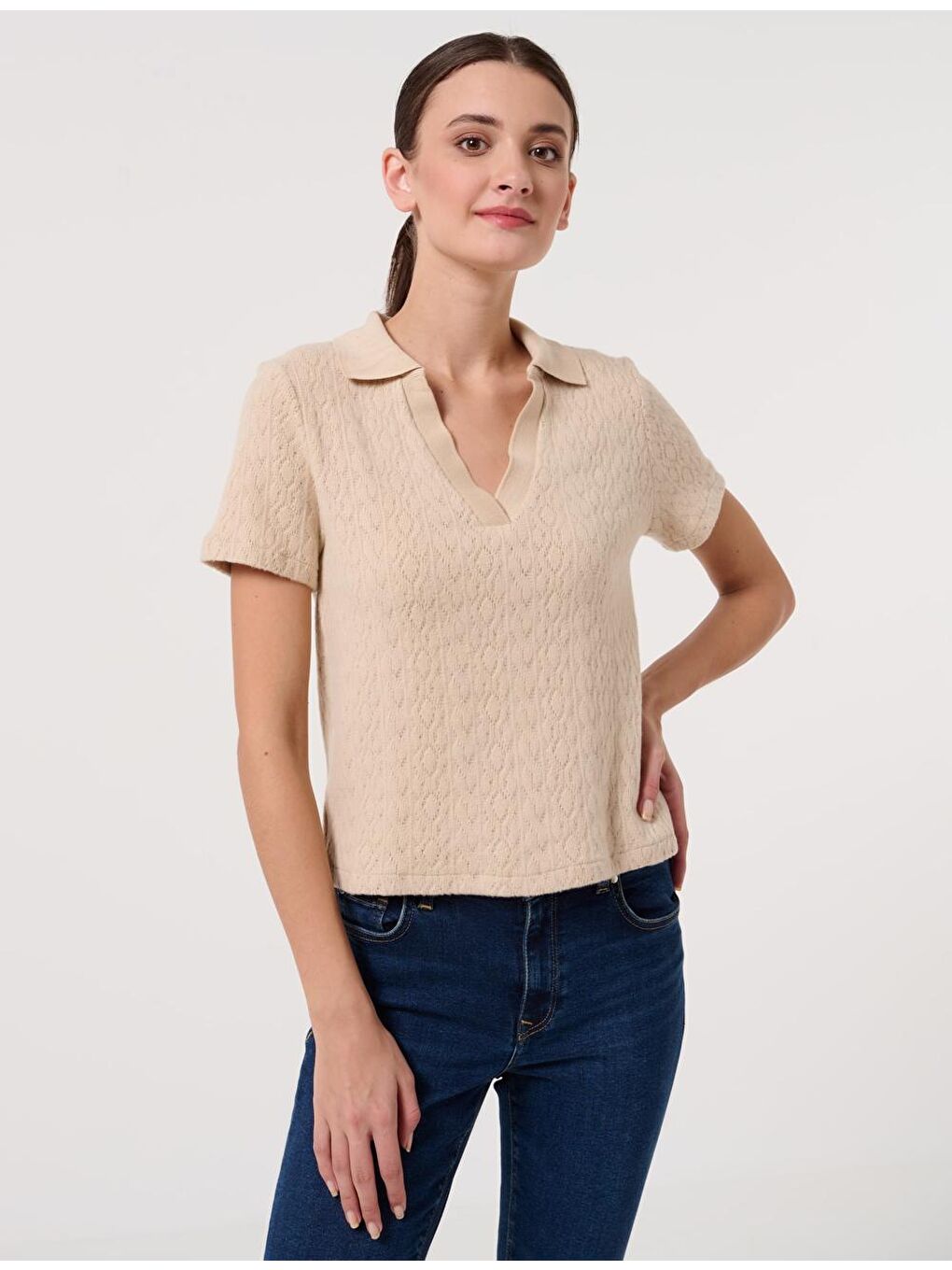 Bej Dar Kesim Polo Yaka Kısa Kollu Örme Tişört-1