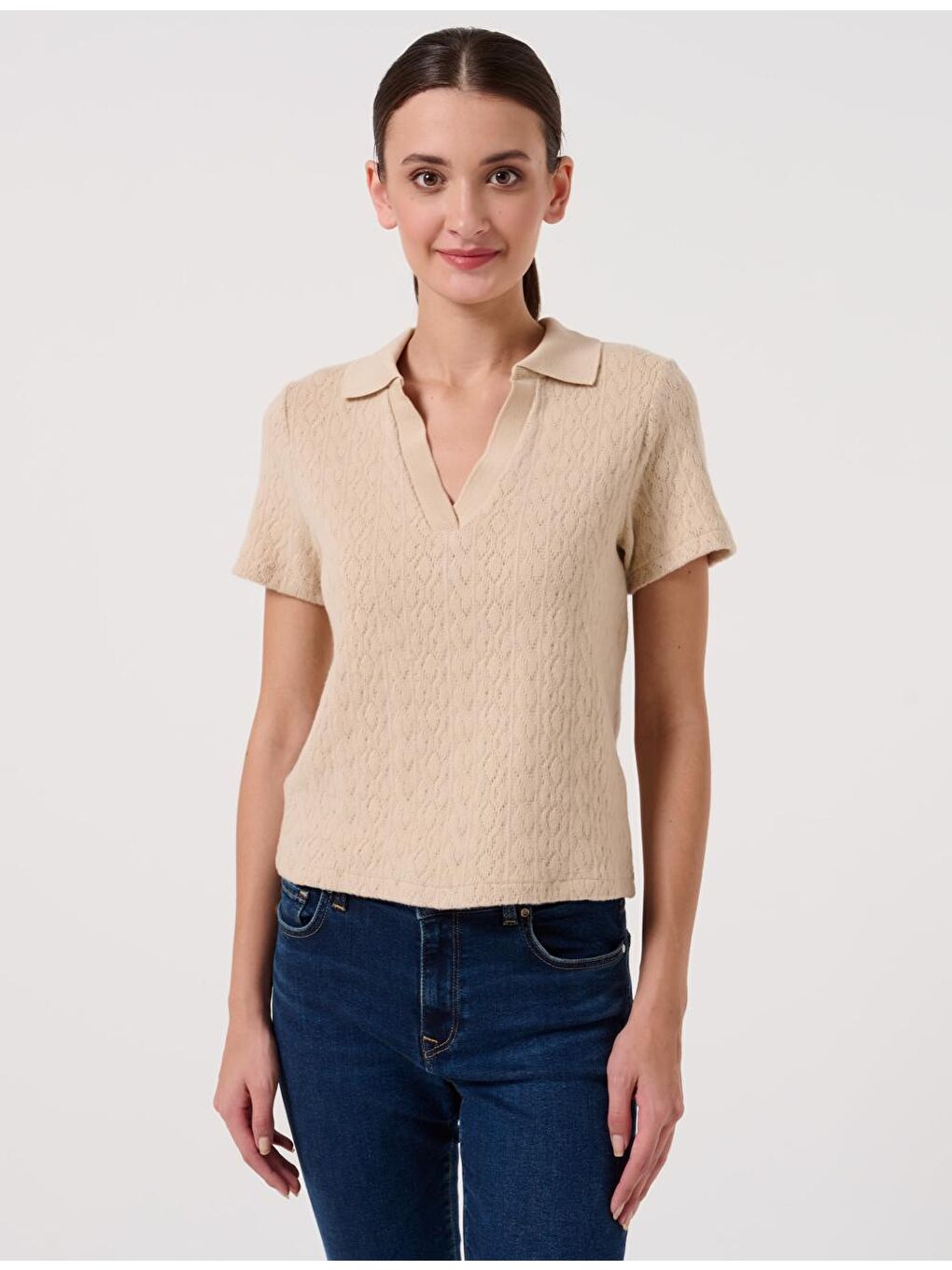 Bej Dar Kesim Polo Yaka Kısa Kollu Örme Tişört-2