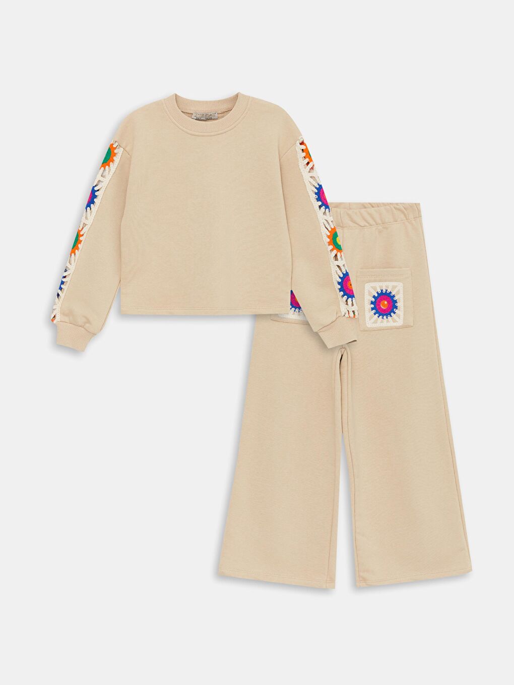 Bej Kız Çocuk Çiçek İşlemeli Ön Cepli Takım
