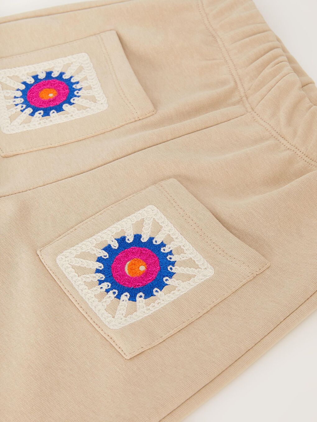 Bej Kız Çocuk Çiçek İşlemeli Ön Cepli Takım-2