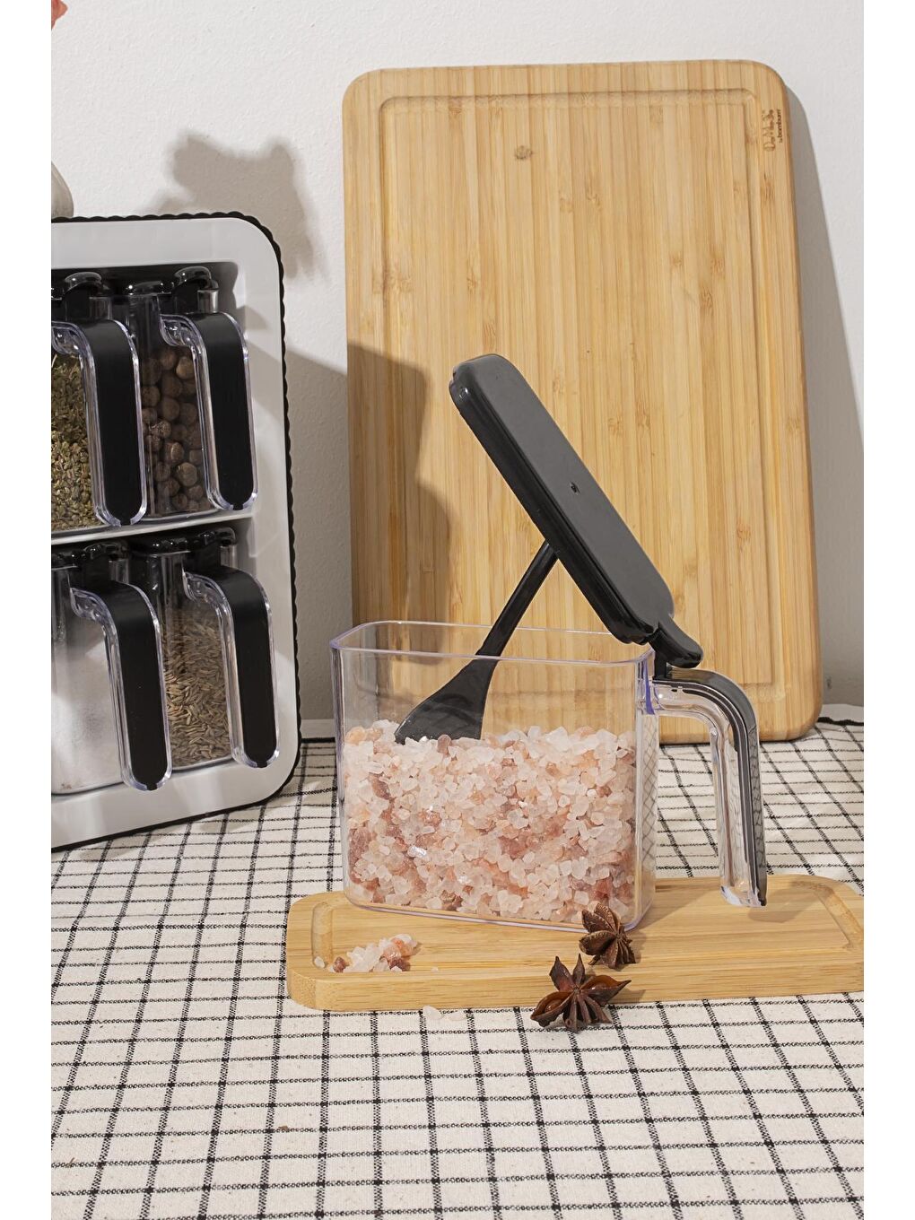 0440 Standlı 12 li Kendinden Yapışkanlı Kaşıklı Kapaklı Baharatlık Takımı - Siyah Beyaz-3