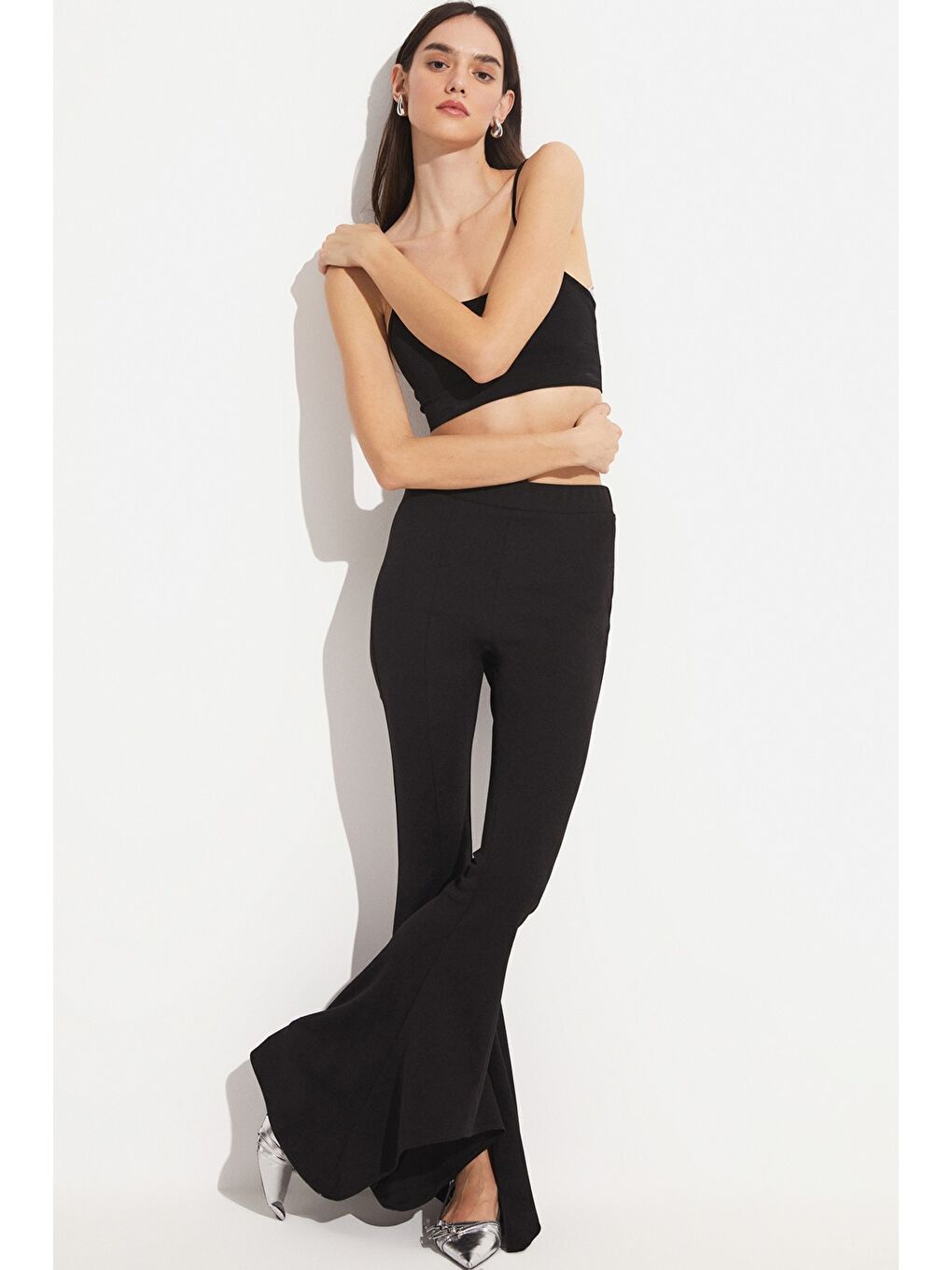 Siyah Paçası Yırtmaçlı Flare Örme Pantolon-3