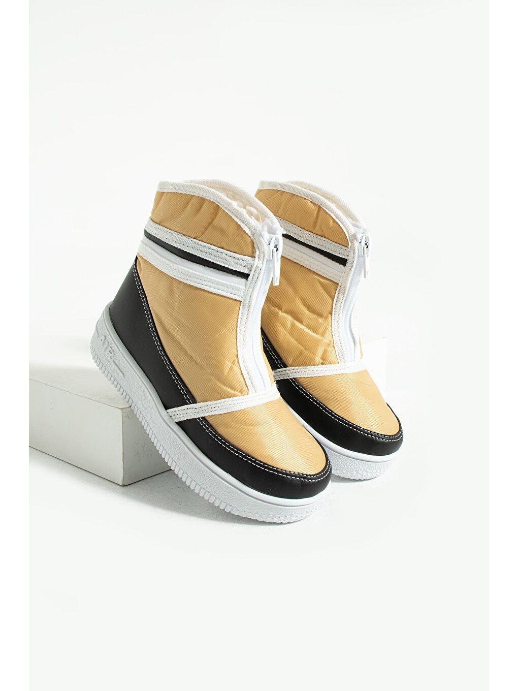 Bej İçi Kürklü Soğuğa Dayanaklı Önden Fermuarlı Rahat Taban Çocuk Bot 001-701-23