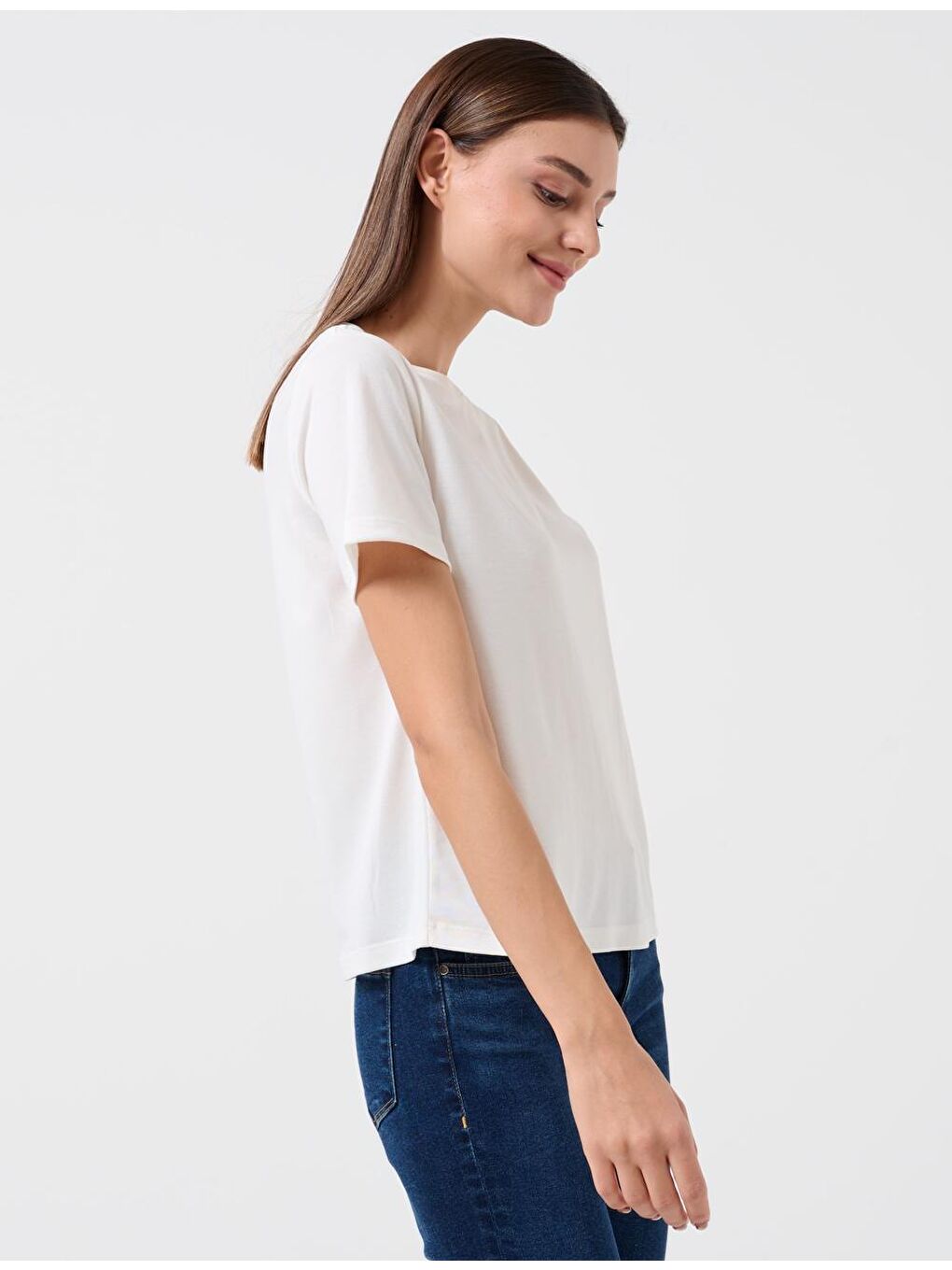 Beyaz Düz Kesim Bisiklet Yaka Kısa Kollu Basic Tişört-2