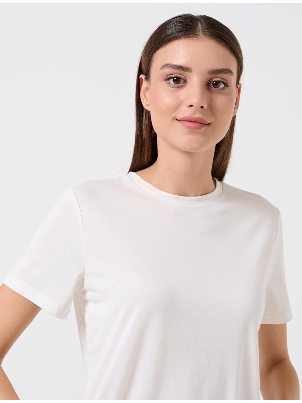 Beyaz Düz Kesim Bisiklet Yaka Kısa Kollu Basic Tişört-3