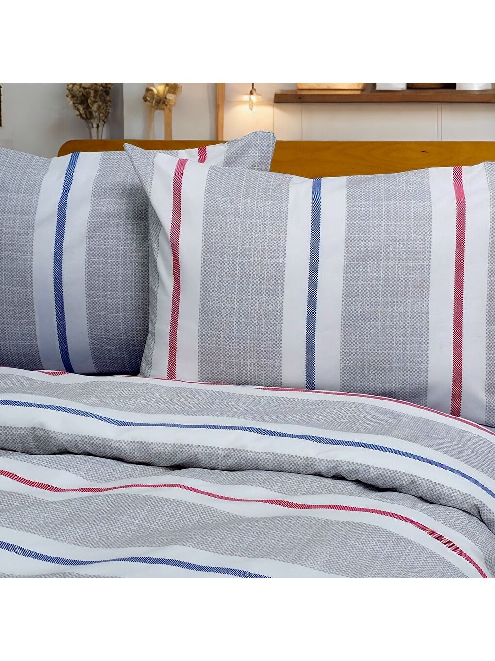 Karışık Çift Kişilik %100 Pamuk Gri Nevresim Takımı | Mavi & Kırmızı Çizgili | 4 Parça | Yumuşak Dokulu