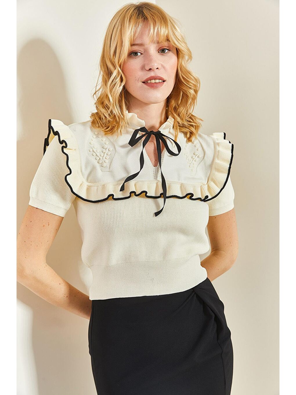 Fiyonk Detaylı Kısa Kollu Triko Kazak - Beyaz-2