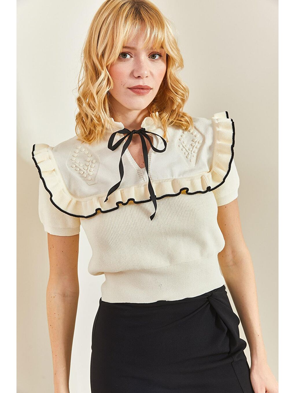 Fiyonk Detaylı Kısa Kollu Triko Kazak - Beyaz-4