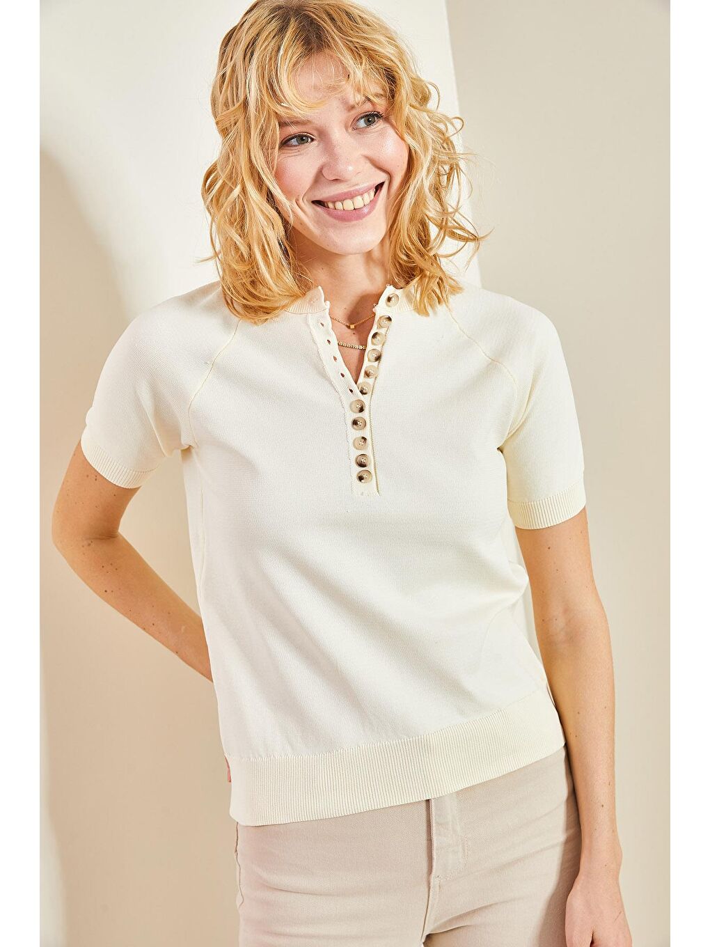 Düğmeli Kolu ve Eteği Lastikli Triko Bluz - Bej-2