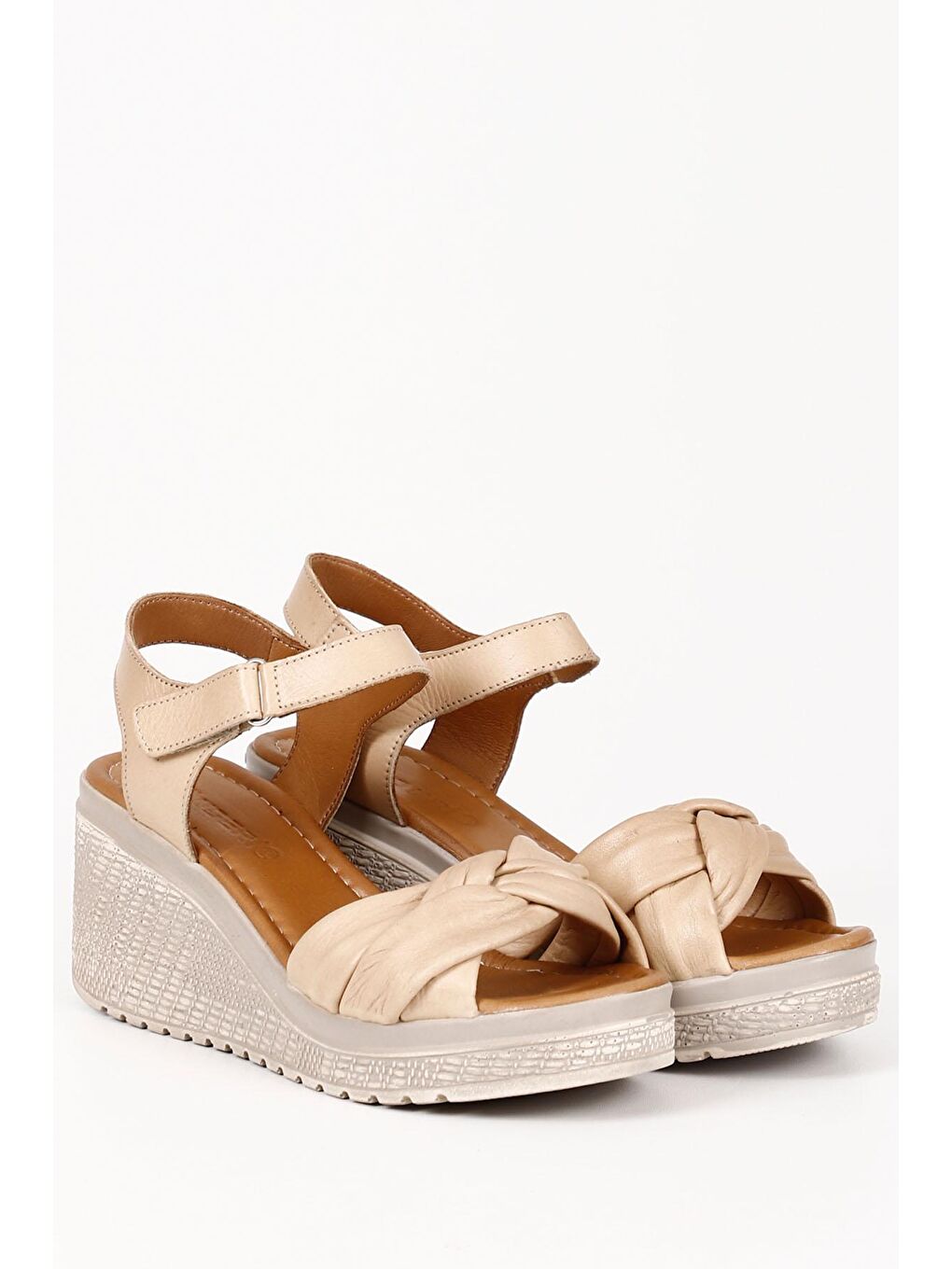 Bej Hakiki Deri Dolgu Taban Kadın Sandalet 45024-1