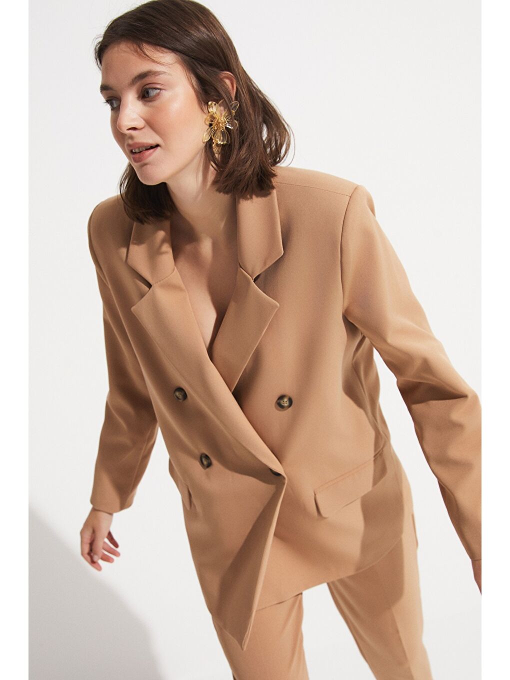 Bej Kaplamalı Kemerli Dokuma Pantolon-1