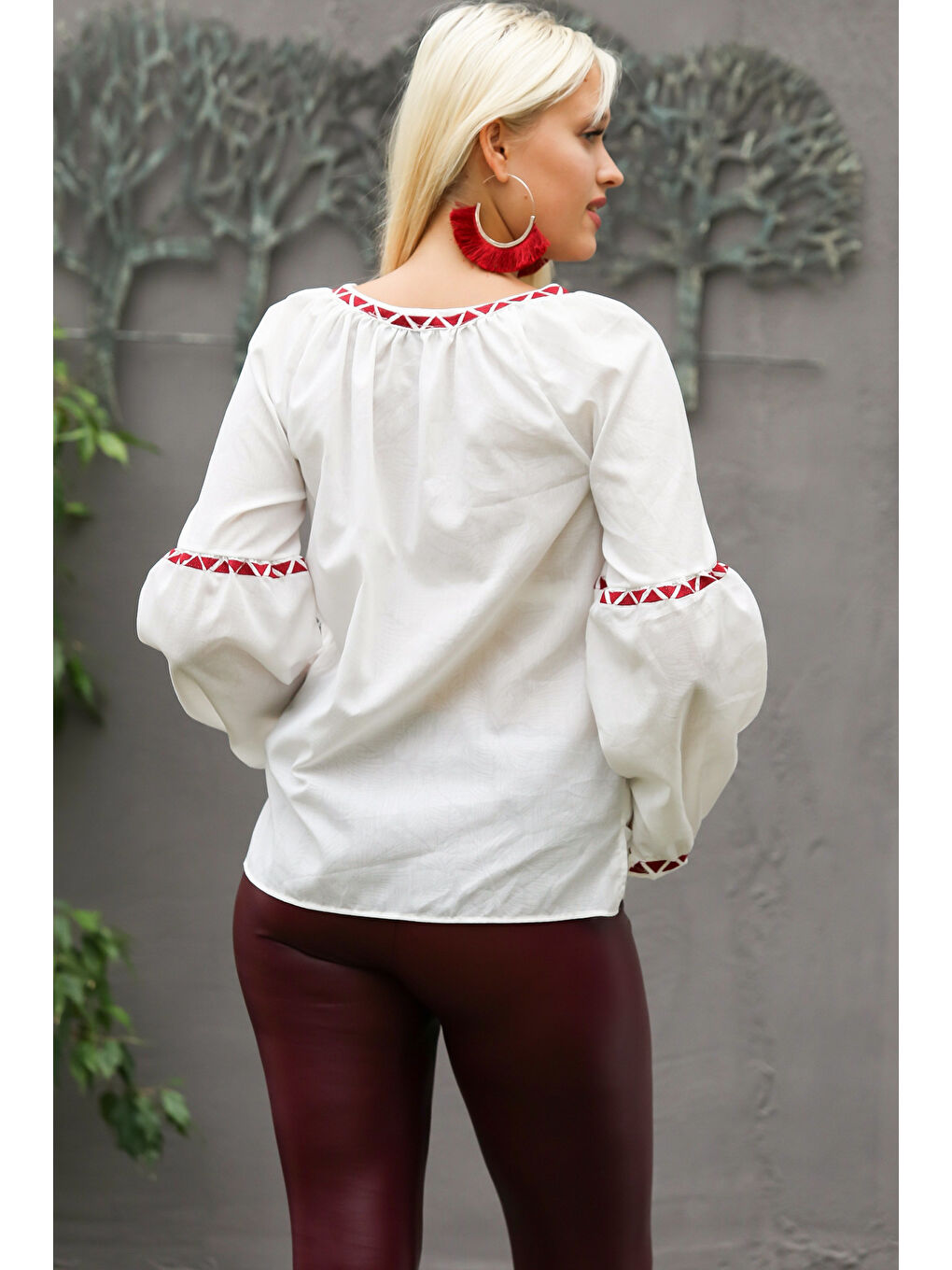 Kadın Beyaz Yuvarlak Yaka Balon Kol Bağlamalı Sargı Nakışlı Regular Fitted Casual Pamuk Dokuma-1