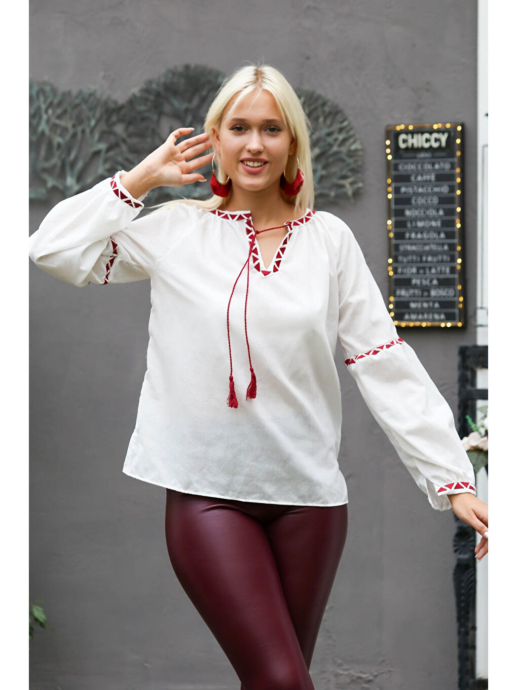 Kadın Beyaz Yuvarlak Yaka Balon Kol Bağlamalı Sargı Nakışlı Regular Fitted Casual Pamuk Dokuma-3