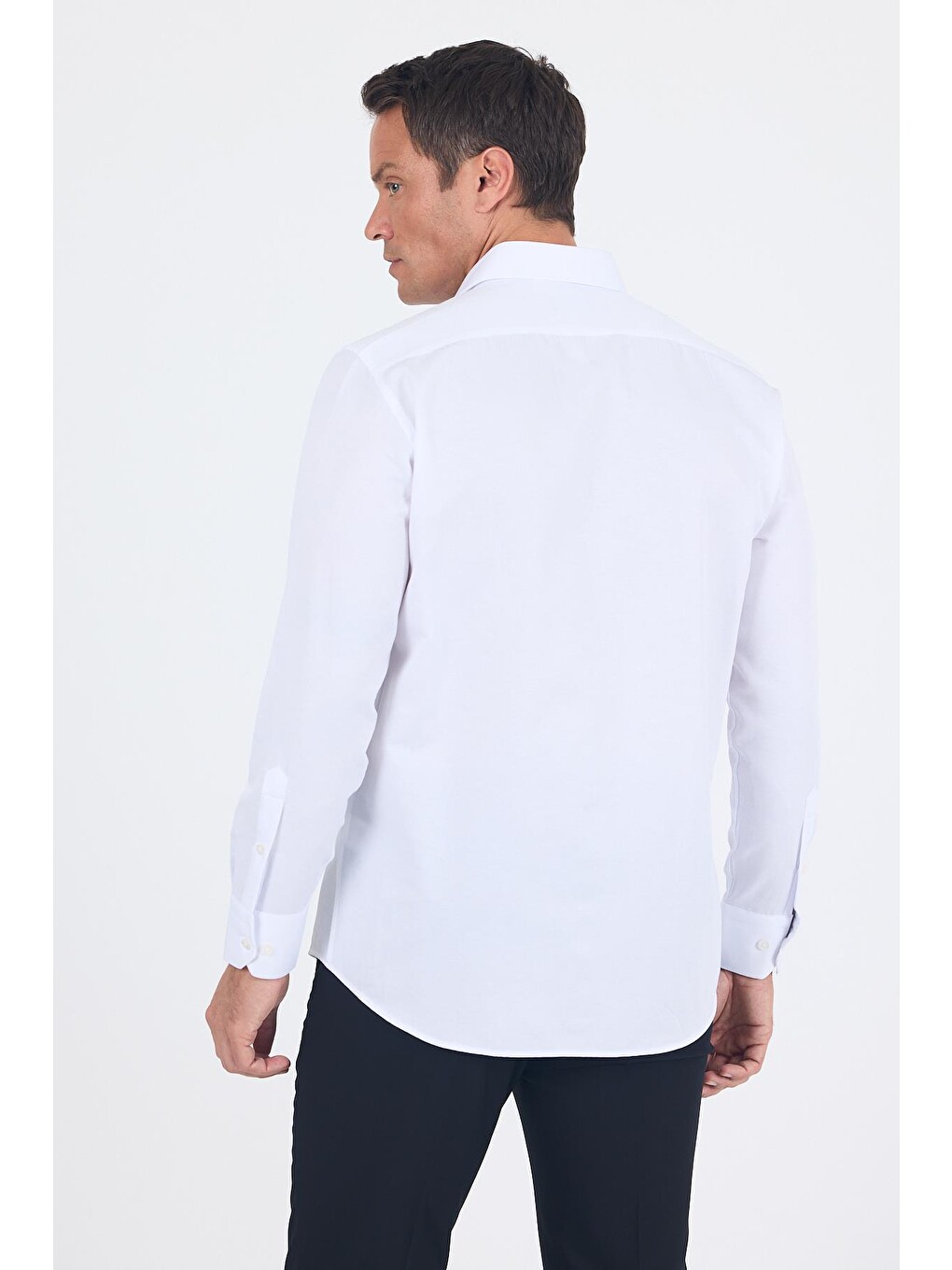 Beyaz Uzun Kol Kareli Desen Armürlü Sert Yaka Cepli Pamuklu Classic Comfort Fit Gömlek 1004250186-3