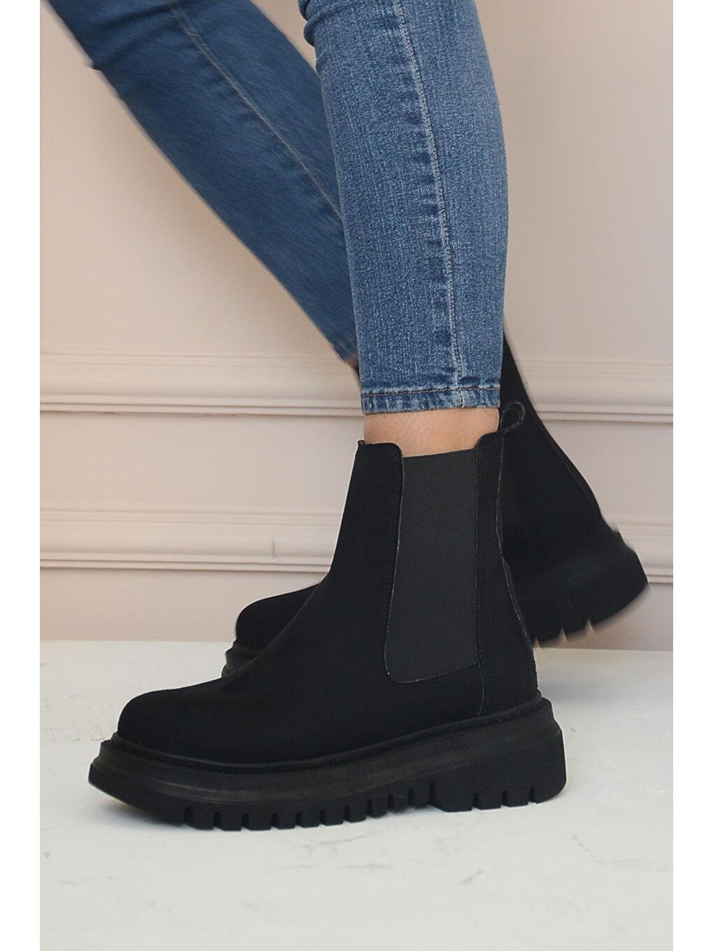 Siyah Kalın Taban Rahat Kalıp Lastikli Kadın Bot&Bootie 031-1470-22Süet-1
