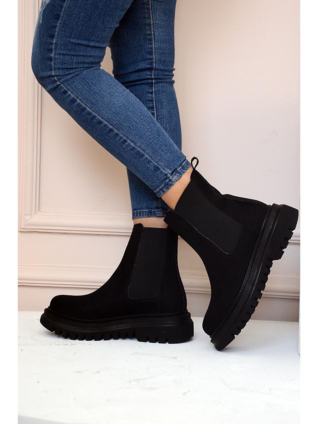 Siyah Kalın Taban Rahat Kalıp Lastikli Kadın Bot&Bootie 031-1470-22Süet-3