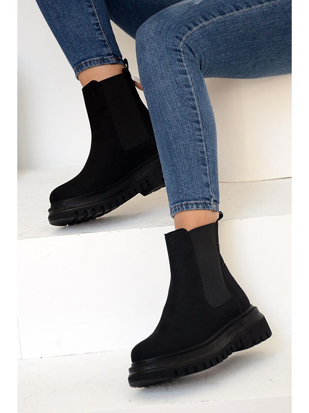 Siyah Kalın Taban Rahat Kalıp Lastikli Kadın Bot&Bootie 031-1470-22Süet-4