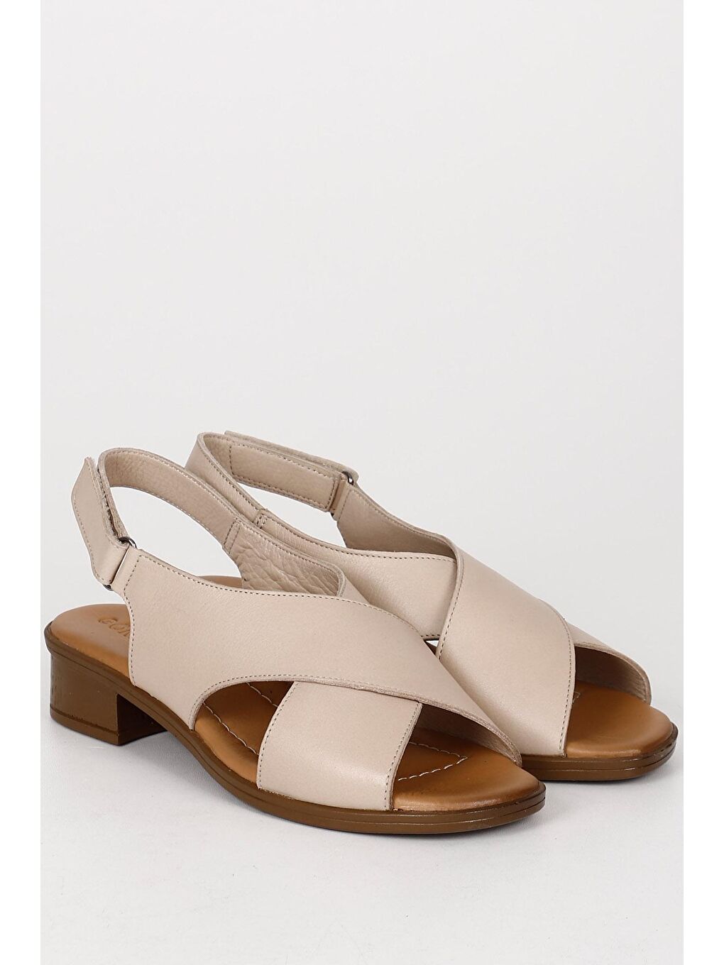 Bej Hakiki Deri Kısa Kalın Topuklu Kadın Sandalet 45064-1