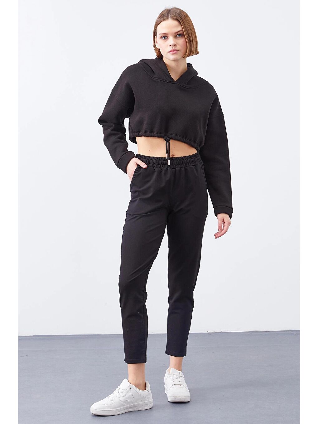 Siyah Düz Dar Paça Cepli Alt Eşofman-2