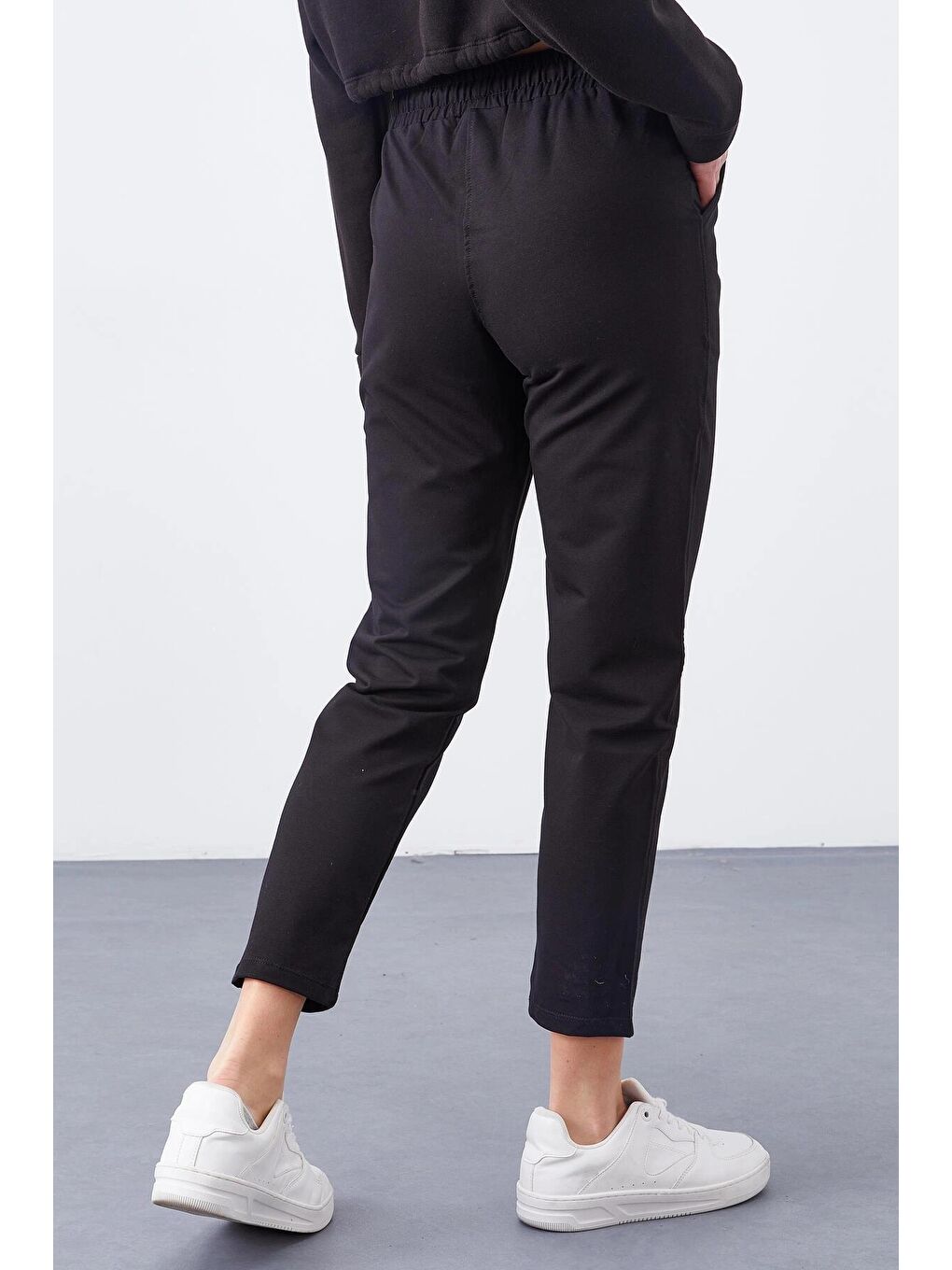 Siyah Düz Dar Paça Cepli Alt Eşofman-4