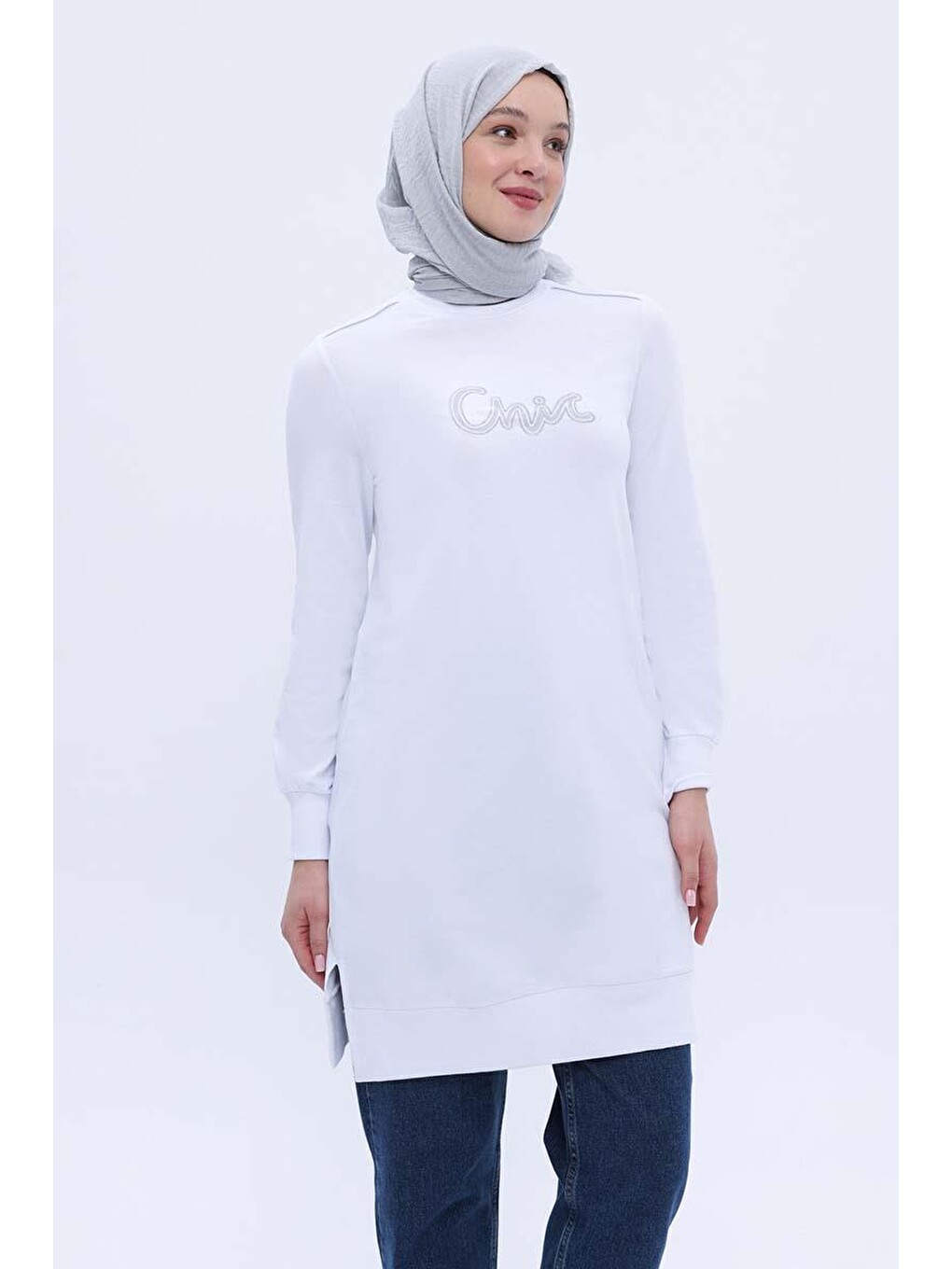 Beyaz-pamuklu Yandan Yırtmaçlı Nakışlı Sweat Tunik