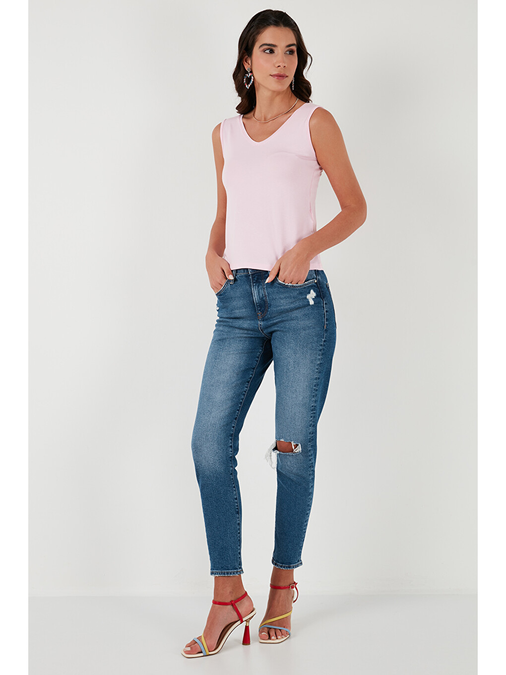 Pembe Slim Fit V Yaka Kalın Askılı 2' li Paket Kadın Bluz 5864384S2-3