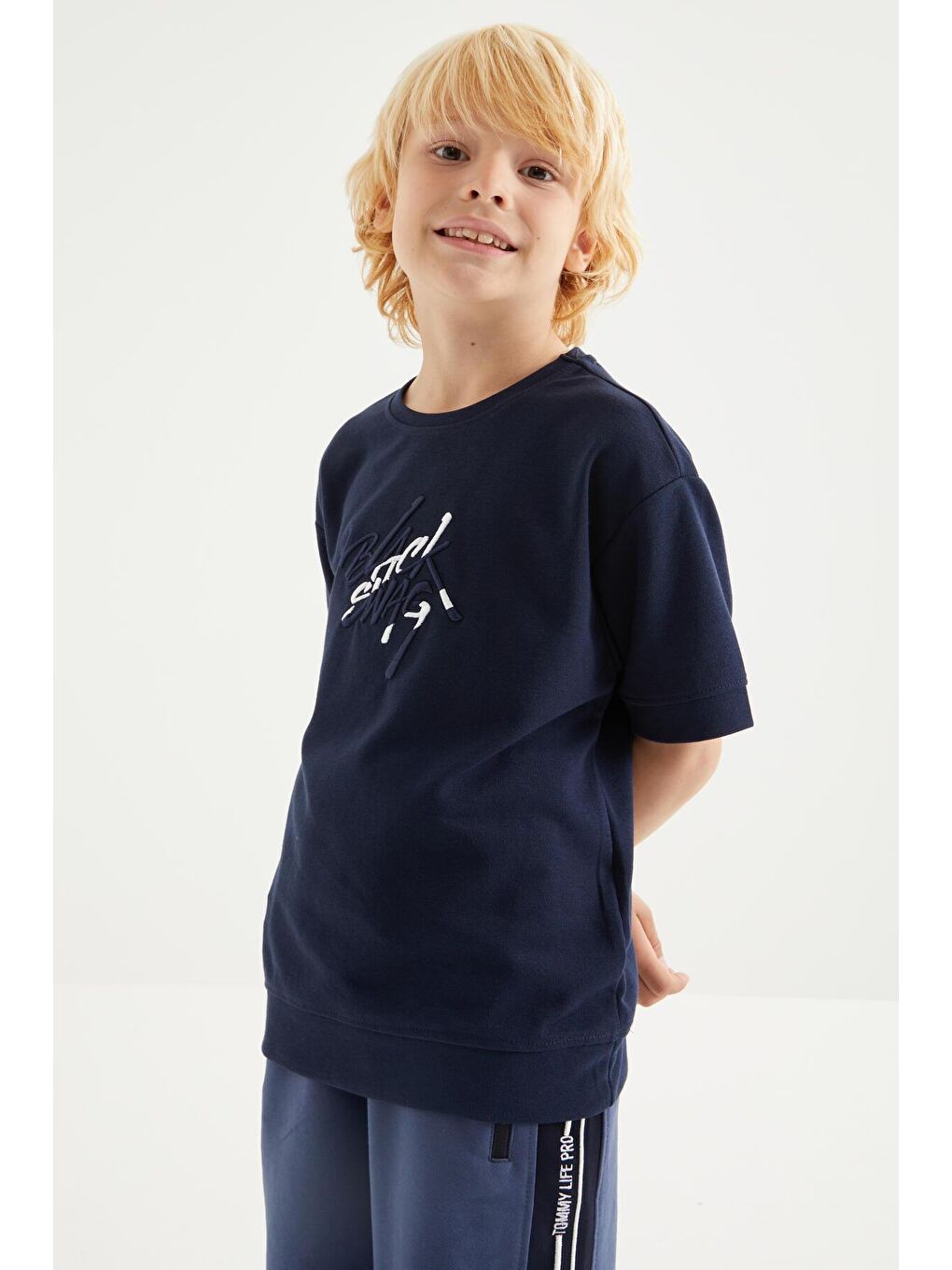 İndigo Oversize Yazı Nakışlı Kısa Kollu O Yaka Erkek Çocuk Tişört  - 10898