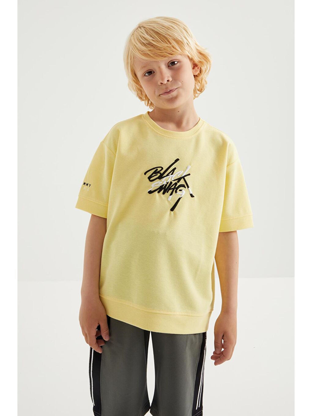 Sarı Oversize Yazı Nakışlı Kısa Kollu O Yaka Erkek Çocuk Tişört  - 10898-4