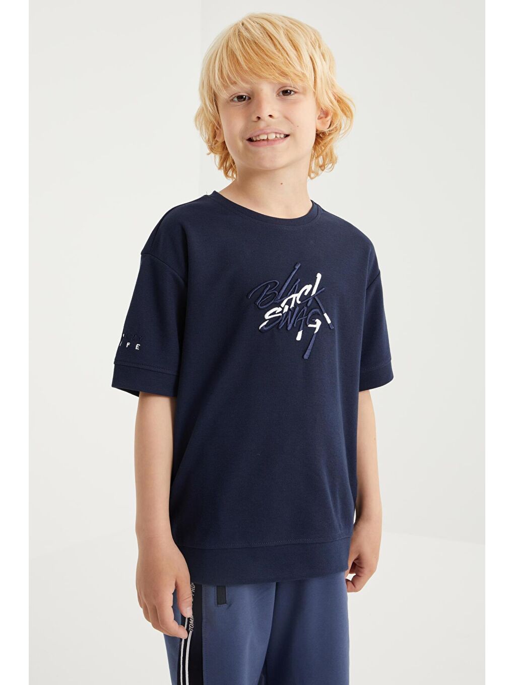 İndigo Oversize Yazı Nakışlı Kısa Kollu O Yaka Erkek Çocuk Tişört  - 10898-2