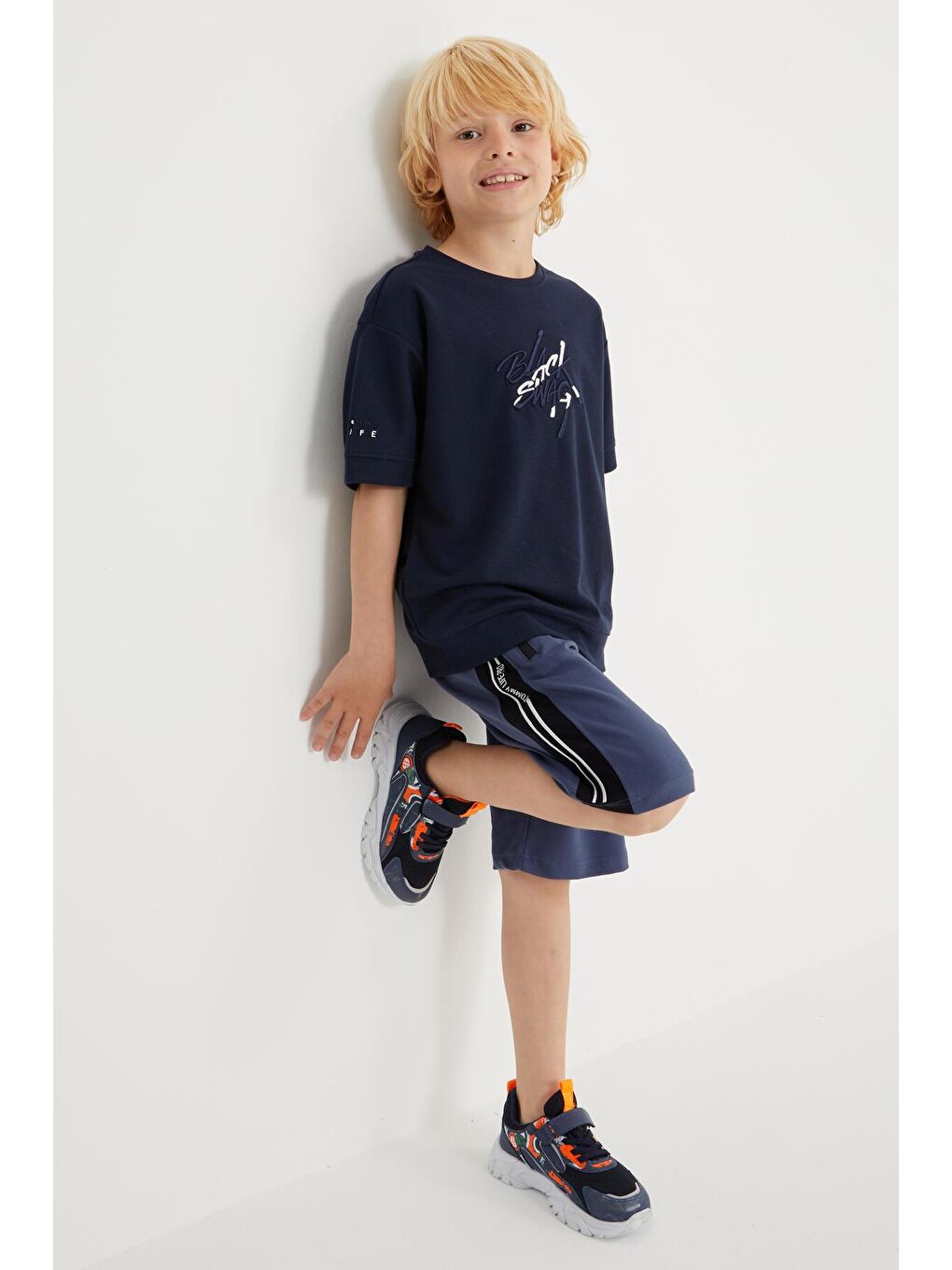 İndigo Oversize Yazı Nakışlı Kısa Kollu O Yaka Erkek Çocuk Tişört  - 10898-3