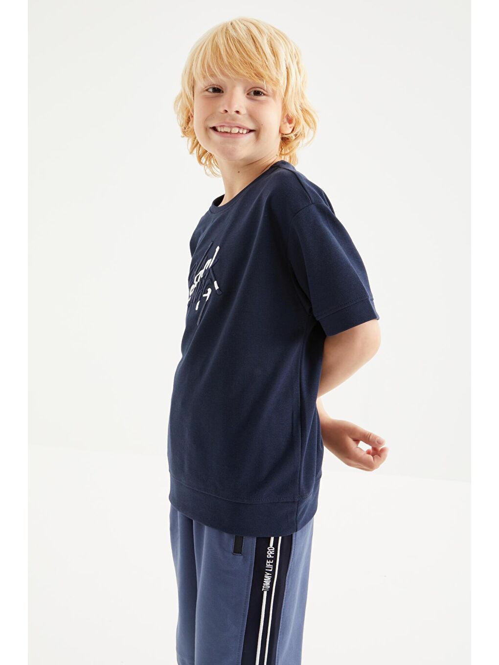 İndigo Oversize Yazı Nakışlı Kısa Kollu O Yaka Erkek Çocuk Tişört  - 10898-4