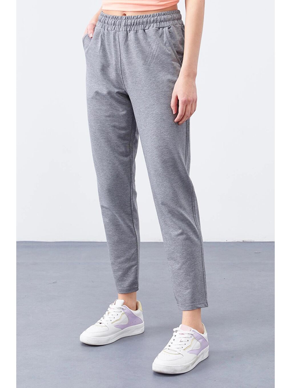 Gri Düz Dar Paça Cepli Alt Eşofman