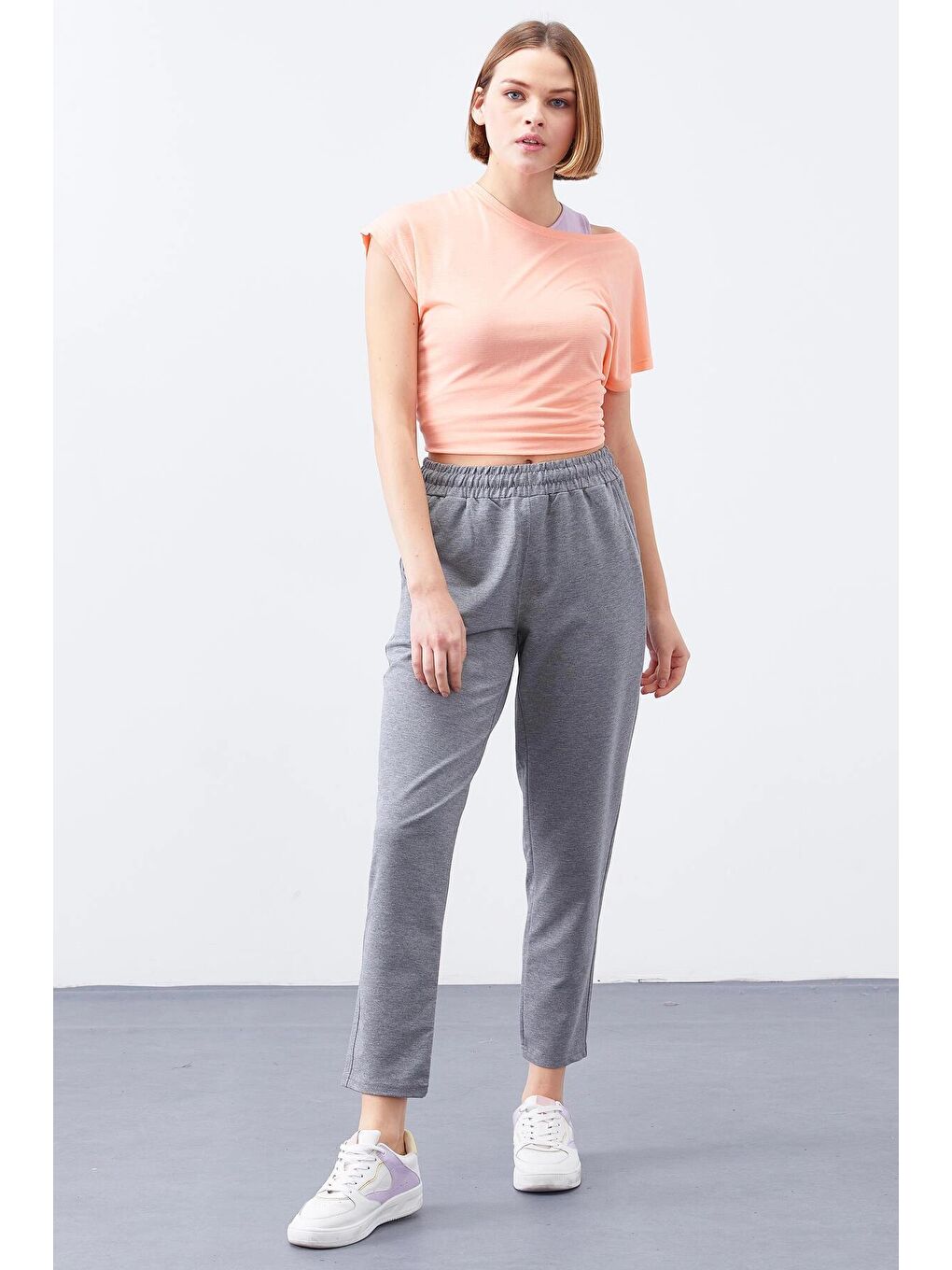 Gri Düz Dar Paça Cepli Alt Eşofman-2