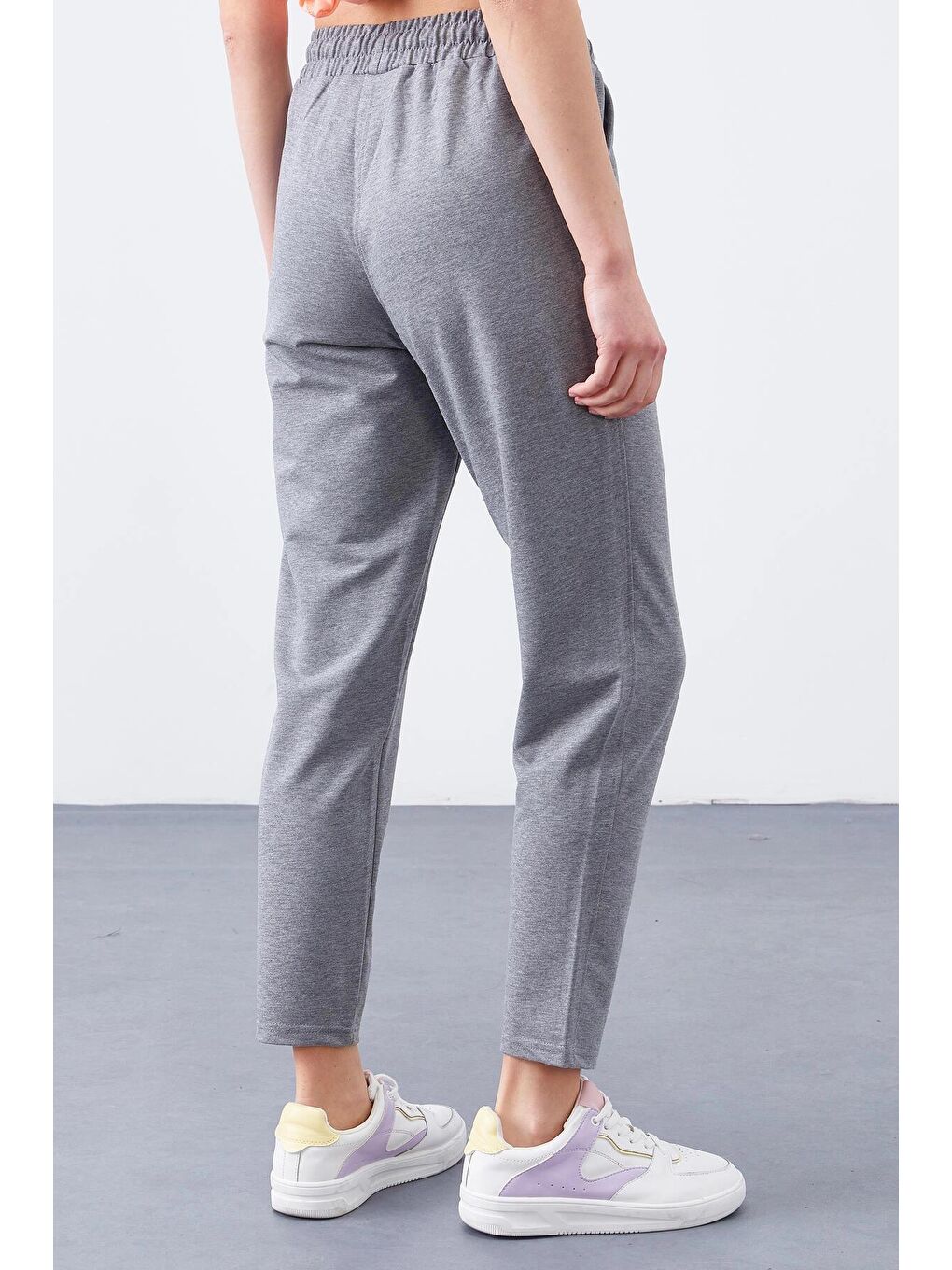 Gri Düz Dar Paça Cepli Alt Eşofman-3