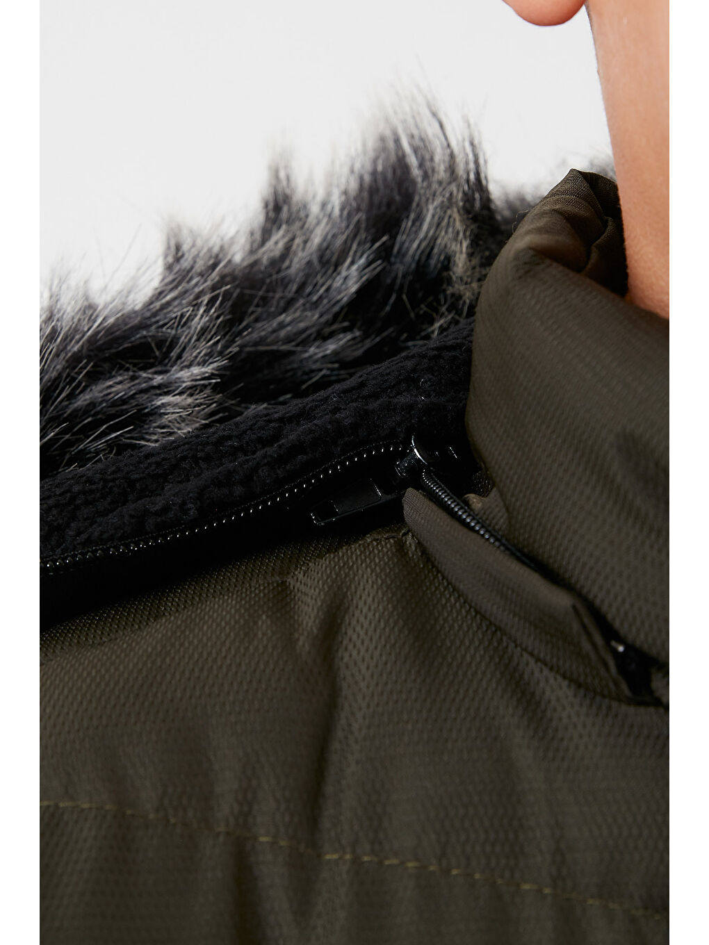 Haki Suni Kürklü Pelüş Astarlı Çıkarılabilir Kapüşonlu Erkek Çocuk Mont 5763028-5