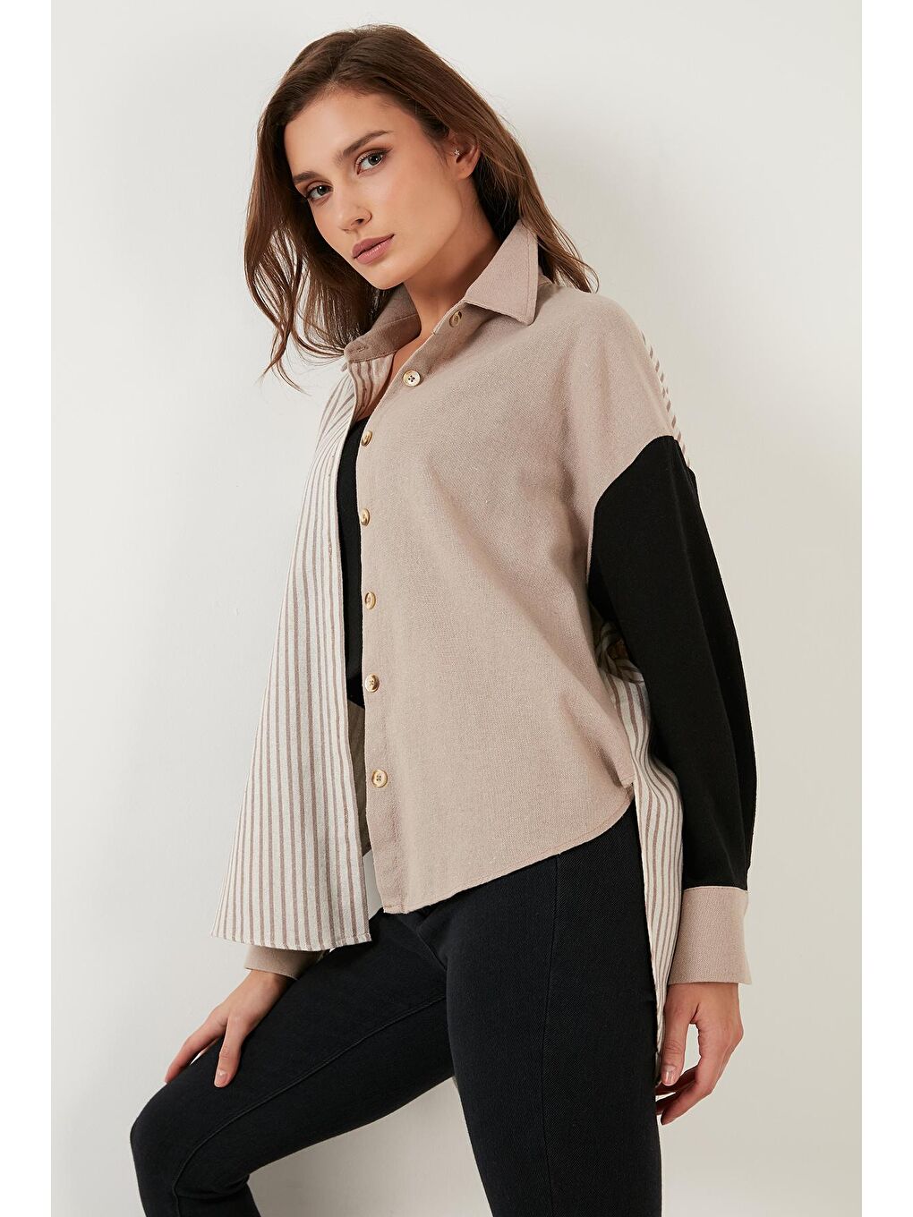Kahverengi Pamuklu Çizgili Oversize Arkası Uzun Gömlek 6234536-3