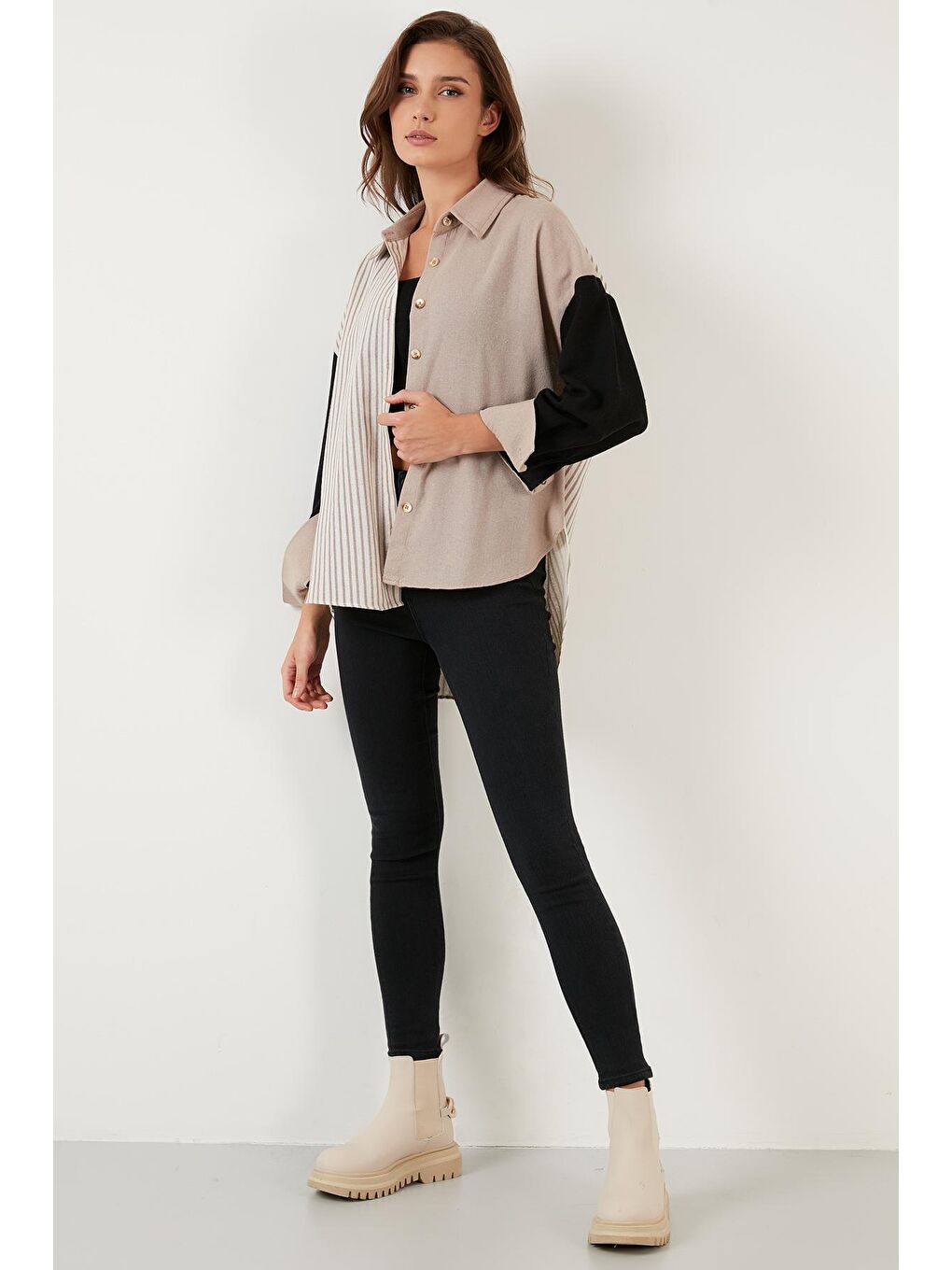 Kahverengi Pamuklu Çizgili Oversize Arkası Uzun Gömlek 6234536-4