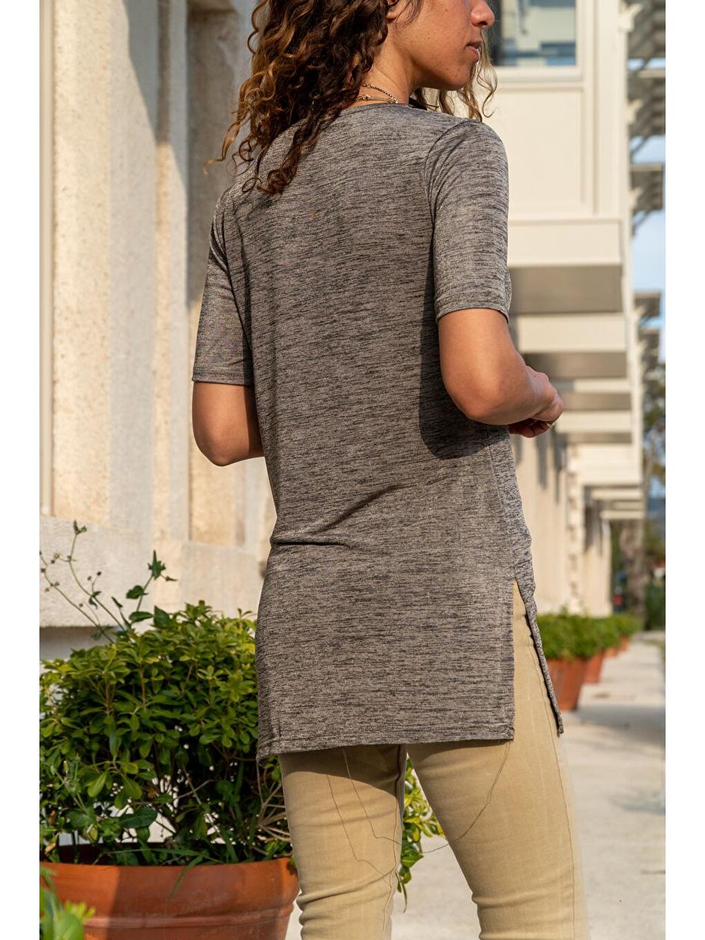 Bej Kadın Vizon Yanları Yırtmaçlı V Yaka Tunik Bluz BST2197-1